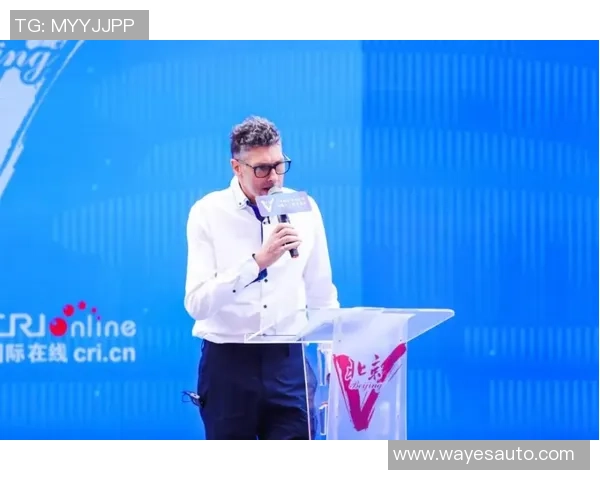 足球场上的16号传奇：从崭露头角到世界巅峰的辉煌之路